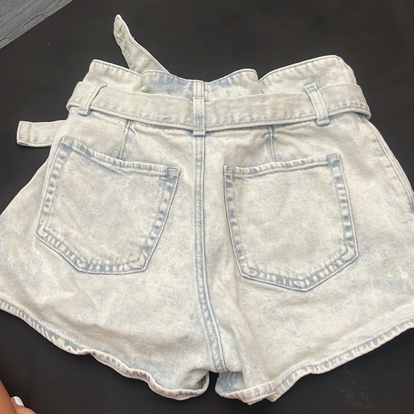 Hollister Jean shorts - Picture 2 of 2